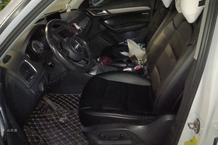 Audi Q3 2015 car image #17