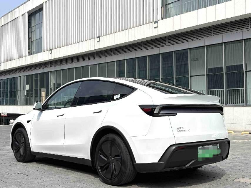 Tesla Model Y 2026 #4 Tesla Model Y 2026 car image #4