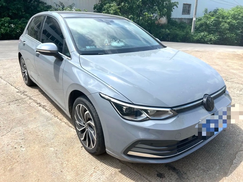 Volkswagen Golf 2023 car image #2