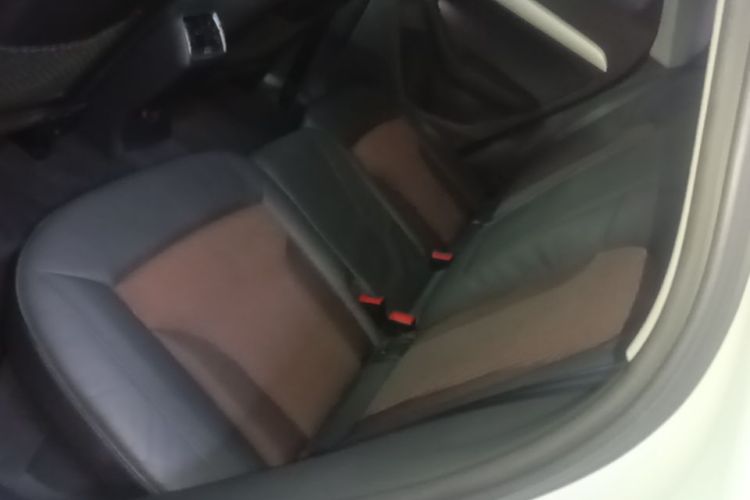 Audi Q3 2017 car image #17