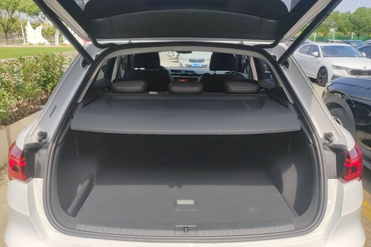 Audi Q3 2020 car image #19