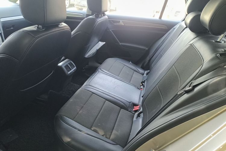 Volkswagen Golf 2016 car image #13