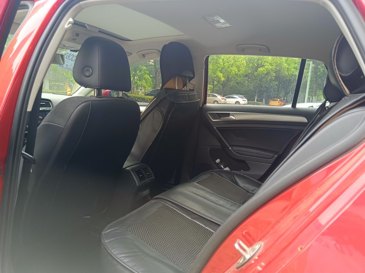 Volkswagen Golf 2020 car image #3