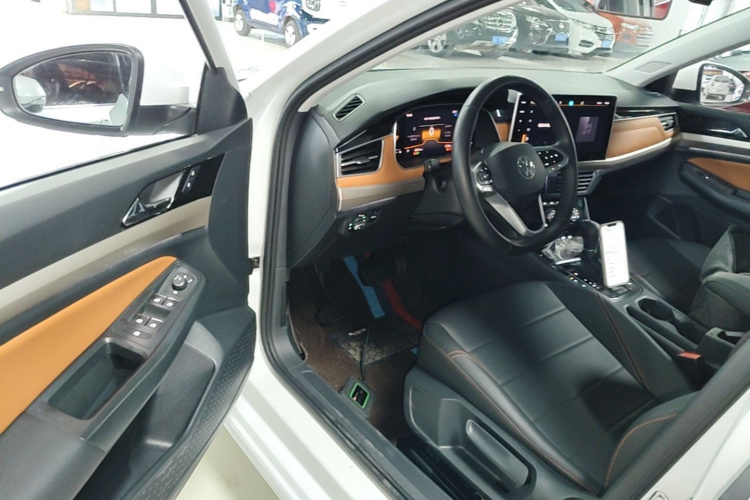 Volkswagen Bora 2023 car image #16