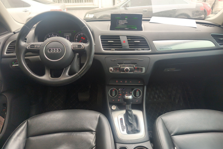 Audi Q3 2017 car image #10