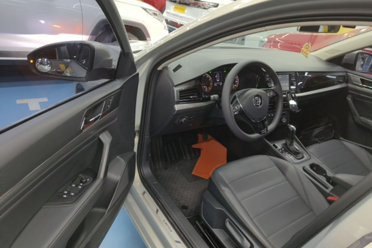 Volkswagen Lavida 2018 car image #12