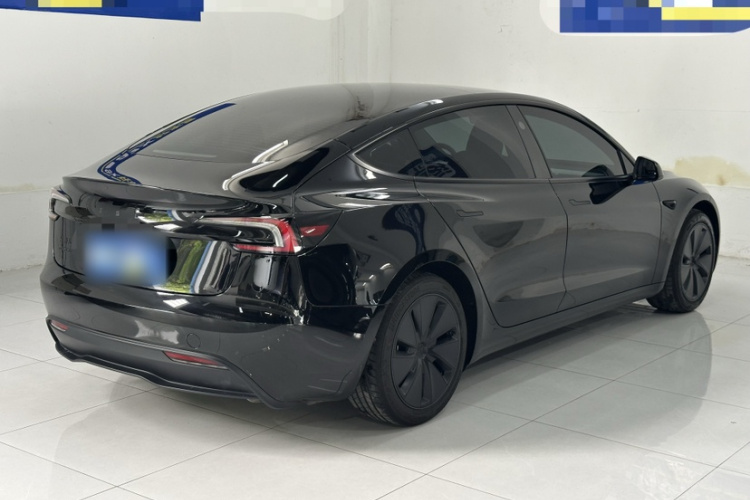 Tesla Model 3 2026 car image #5