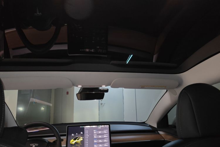 Tesla Model 3 2023 car image #20