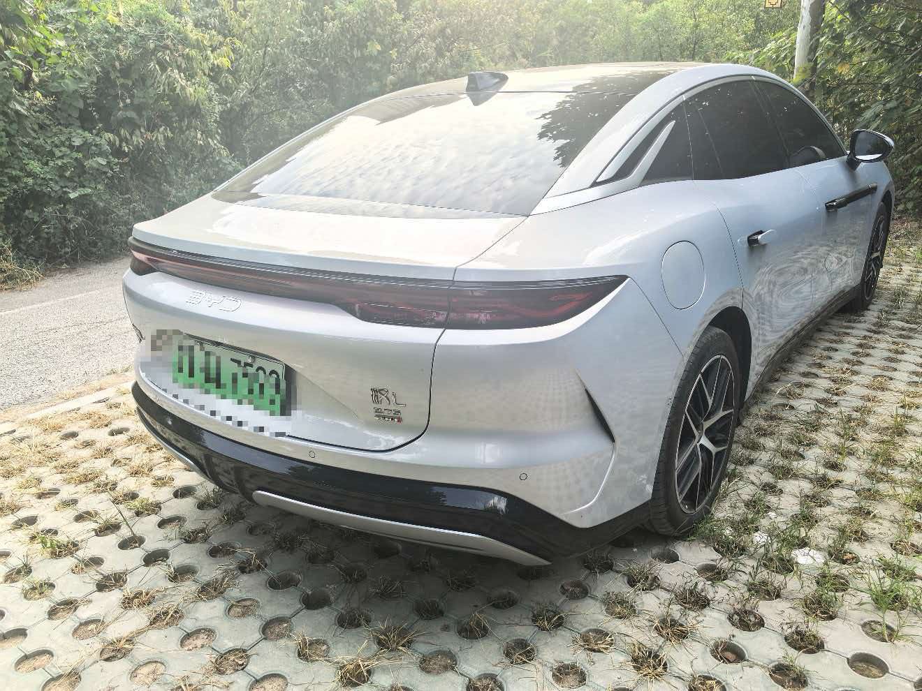 BYD HanL 2025 #6 BYD HanL 2025 car image #6