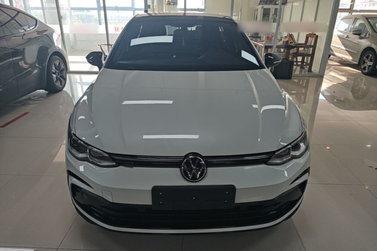 Volkswagen Golf 2022 car image #3
