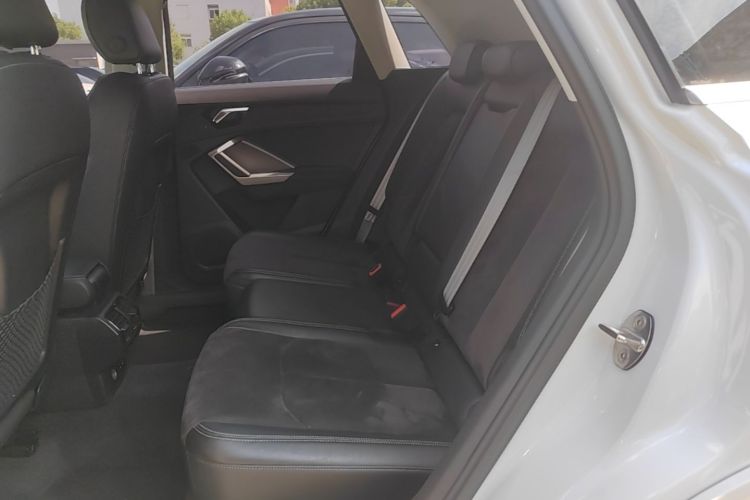 Audi Q3 2020 car image #17