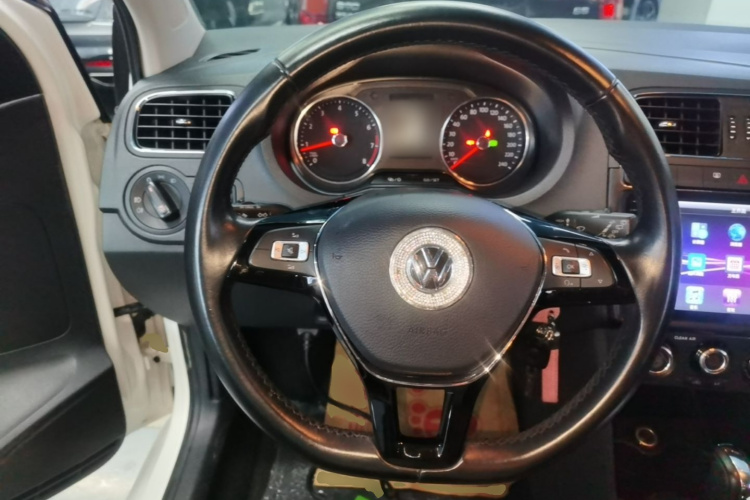 Volkswagen Polo 2017 car image #11