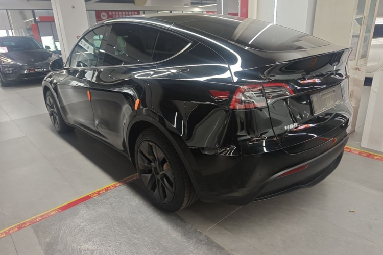 Tesla Model Y 2023 #5 Tesla Model Y 2023 car image #5