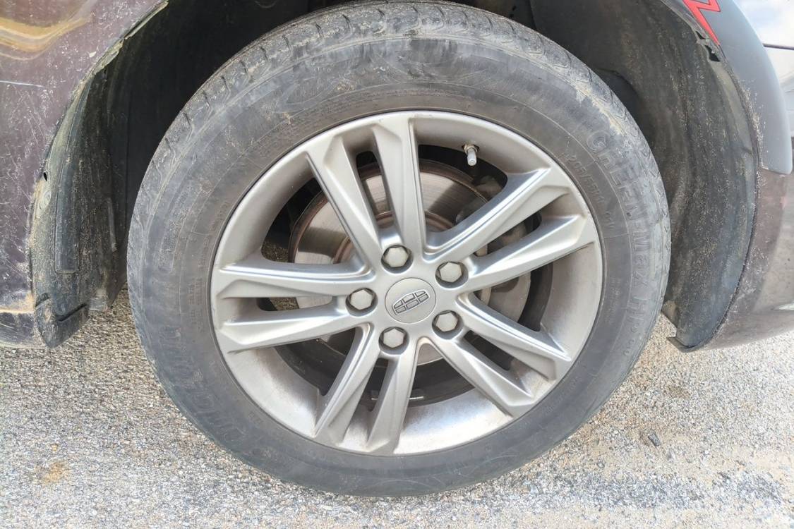 GEELY Emgrand 2017 car image #9