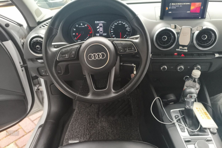 Audi A3 2019 car image #12