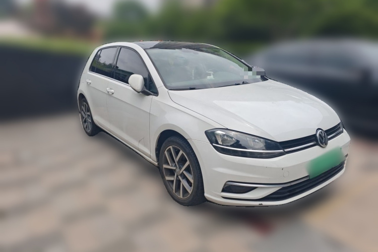 Volkswagen Golf 2018 car image #4