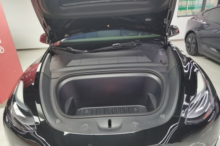 Tesla Model Y 2023 #22 Tesla Model Y 2023 car image #22