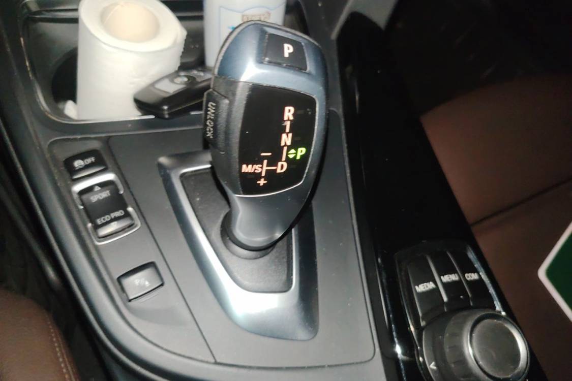 BMW 3 Series 2017 #27 BMW 3 Series 2017 car image #27