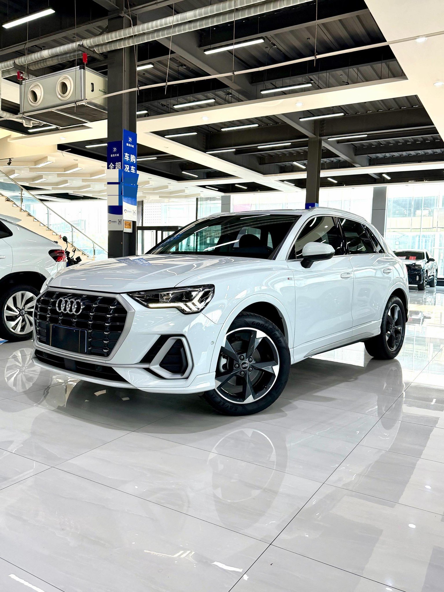 Audi Q3 2023 car image 