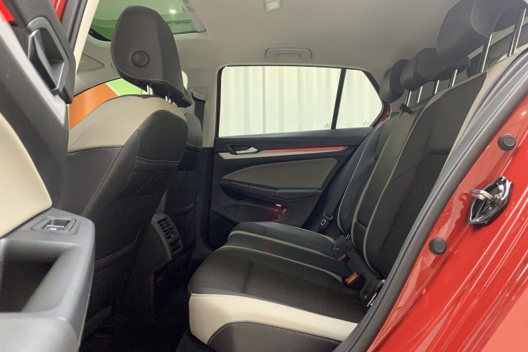Volkswagen Golf 2022 car image #10