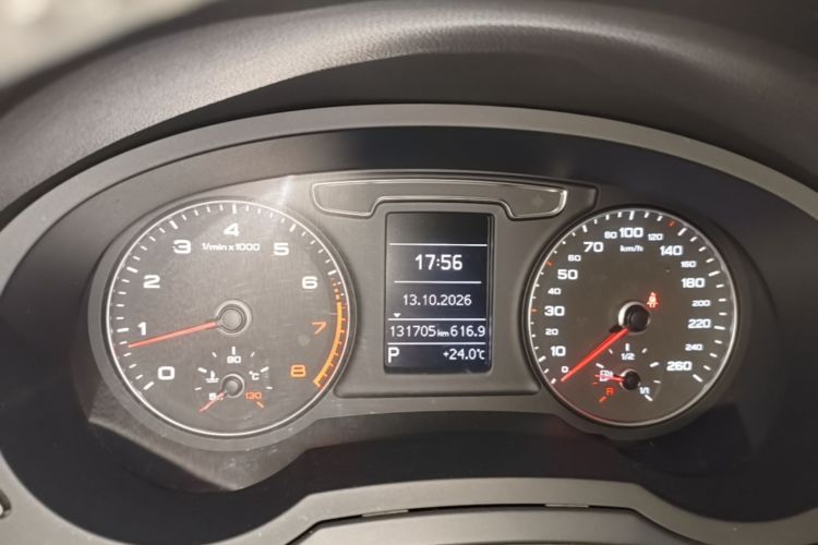 Audi Q3 2018 immagine di auto #12