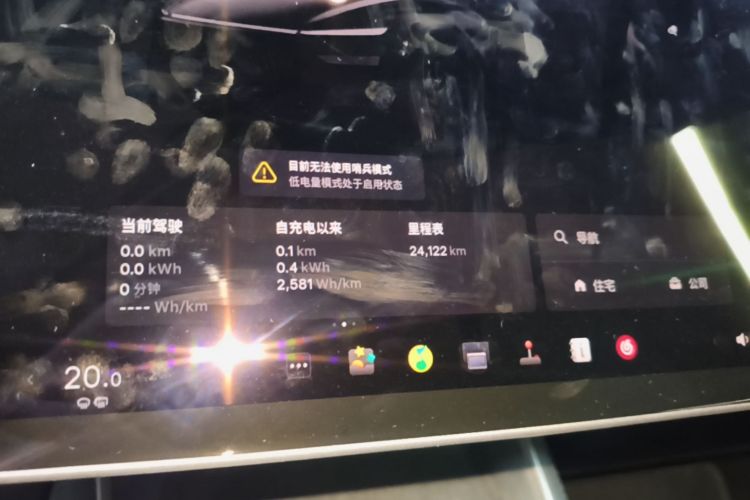 Tesla Model Y 2025 immagine di auto #12