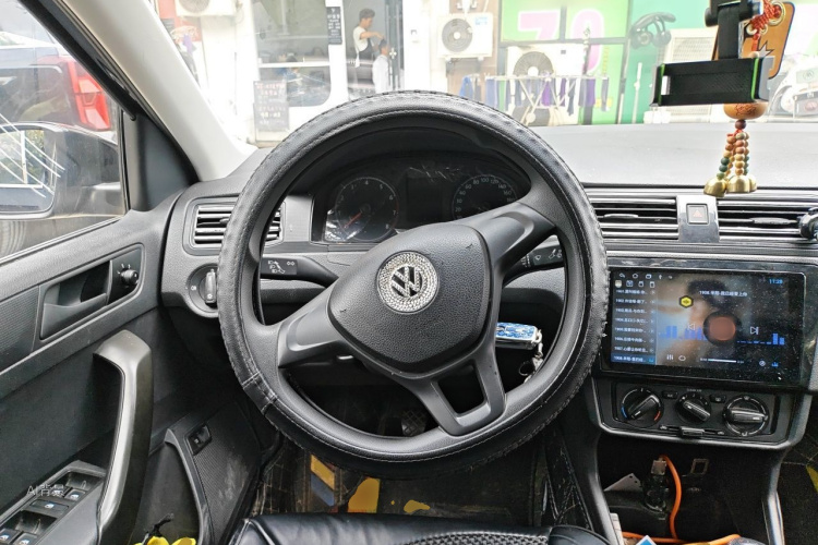 Volkswagen Santana 2018 car image #12