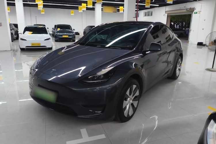 Tesla Model Y 2023 #2 Tesla Model Y 2023 car image #2