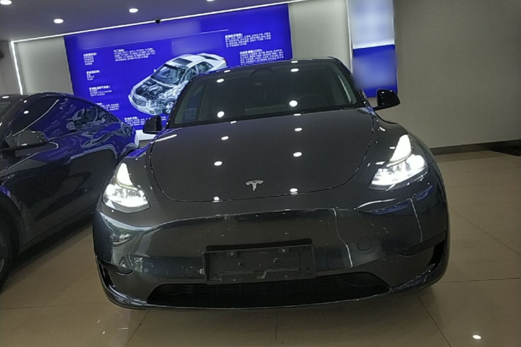Tesla Model Y 2024 #3 Tesla Model Y 2024 immagine di auto #3