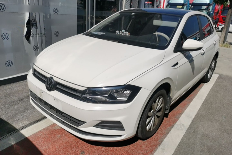 Volkswagen Polo 2022 car image #2