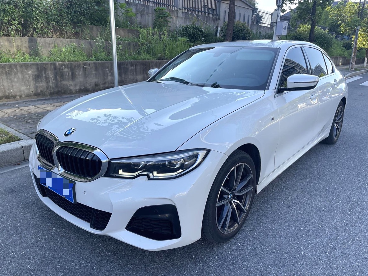 BMW 3 Series 2022 immagine di auto 
