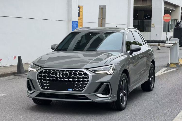 Audi Q3 2024 car image #2