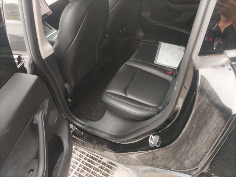 Tesla Model Y 2024 #6 Tesla Model Y 2024 car image #6