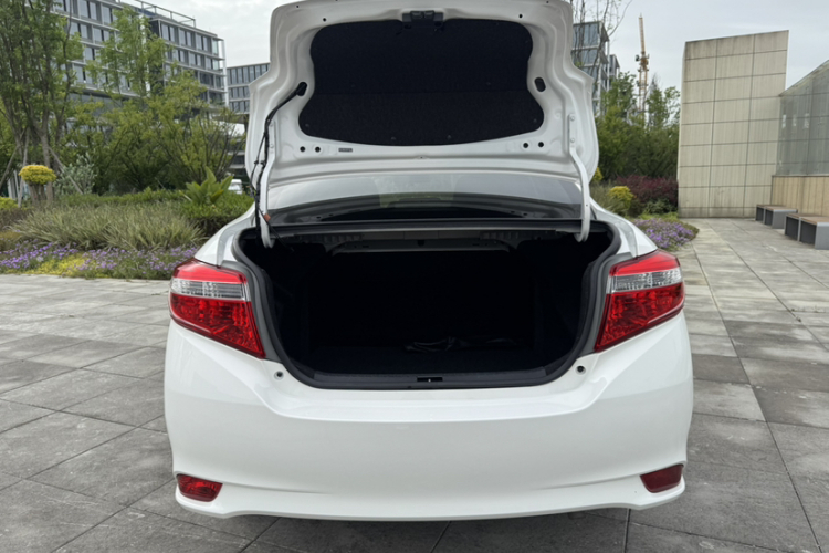 Toyota Vios 2015 immagine di auto #22