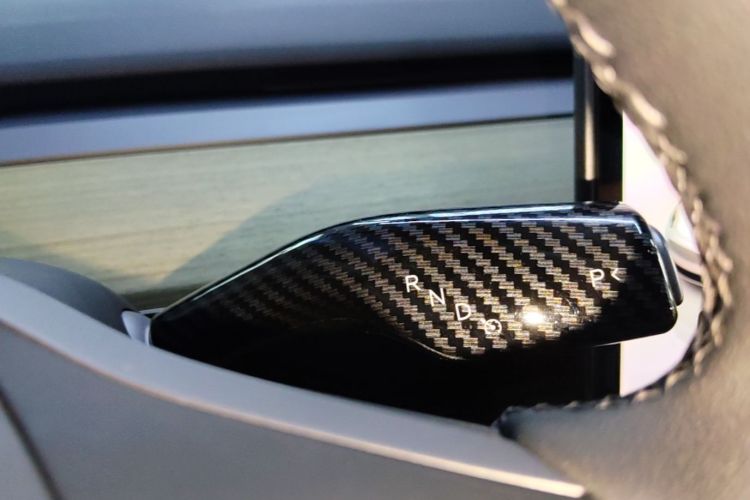 Tesla Model Y 2023 car image #18