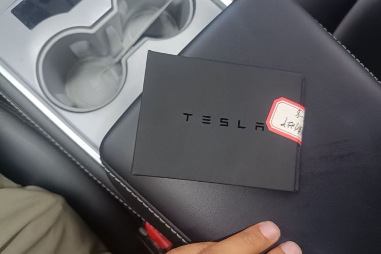 Tesla Model Y 2023 immagine di auto #9