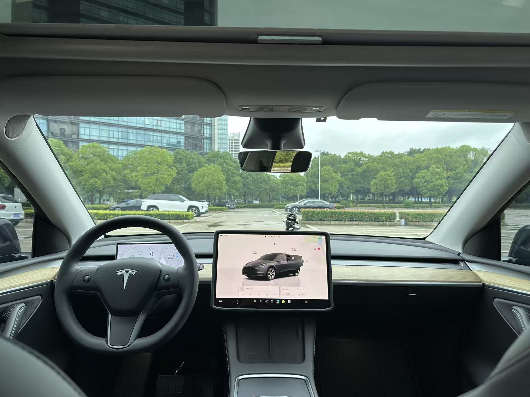 Tesla Model Y 2023 car image #7