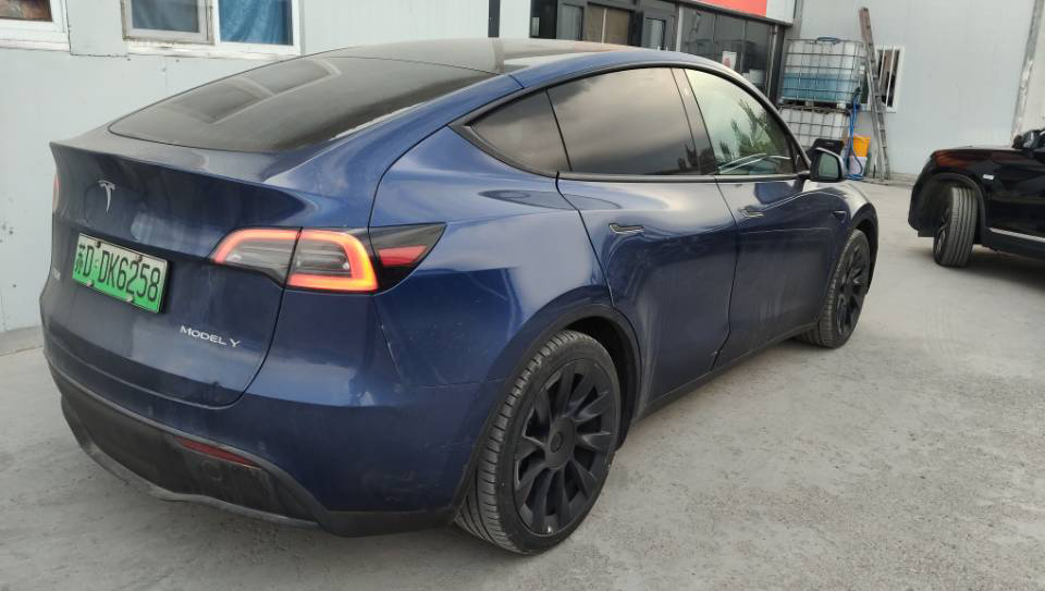 Tesla Model Y 2023 صورة سيارة #3
