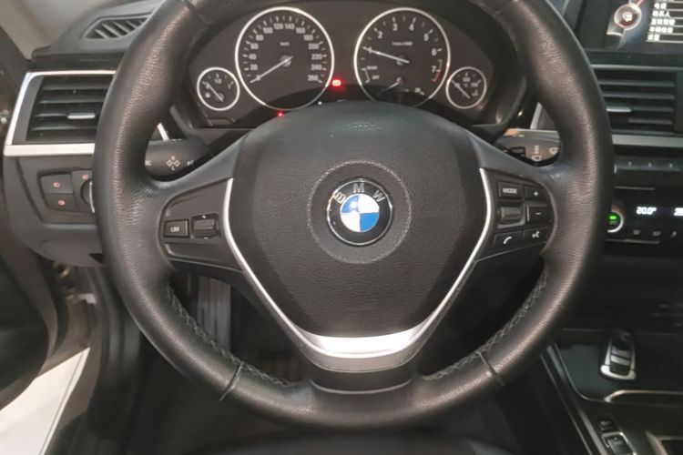BMW 3 Series 2017 car image #11