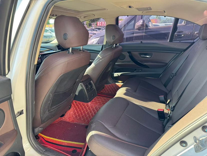BMW 3 Series 2018 car image #3