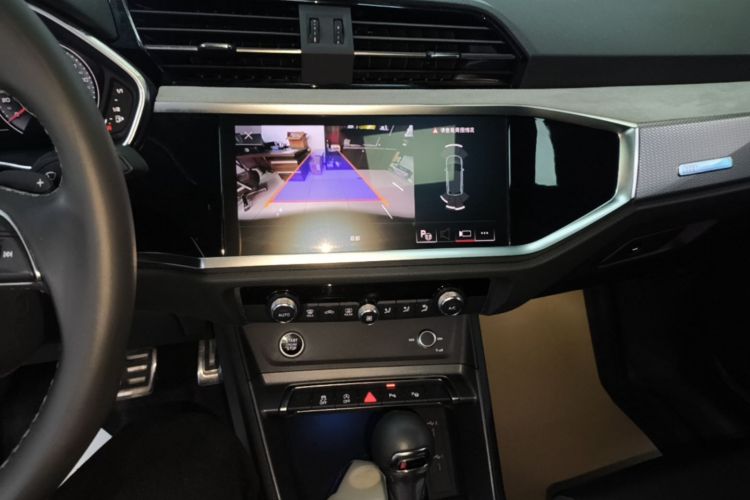 Audi Q3 2024 car image #13