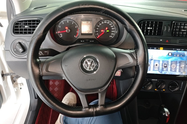 Volkswagen Polo 2017 car image #11