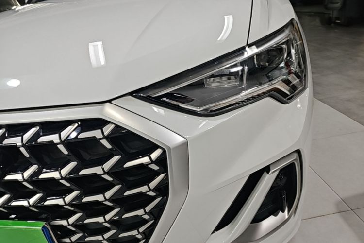 Audi Q3 2024 car image #23