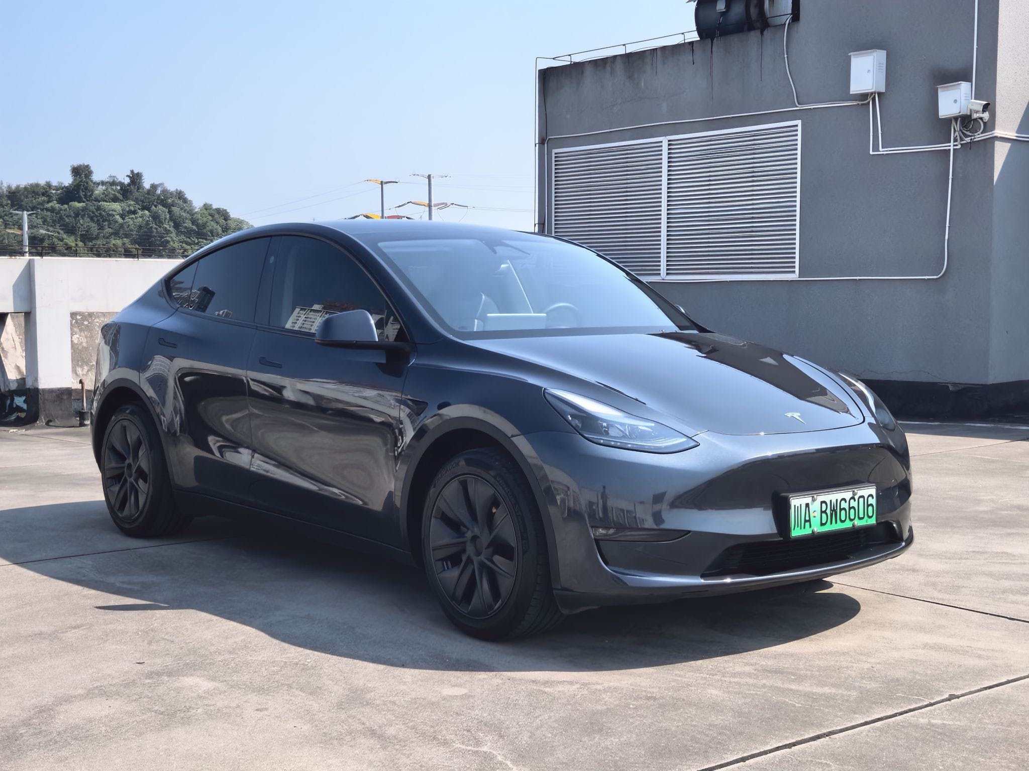 Tesla Model Y 2024 #2 Tesla Model Y 2024 car image #2