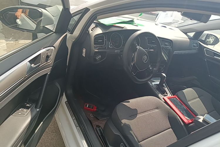 Volkswagen Golf 2018 car image #12
