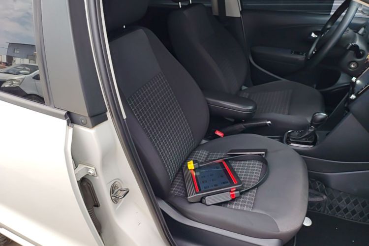 Volkswagen Polo 2016 car image #24