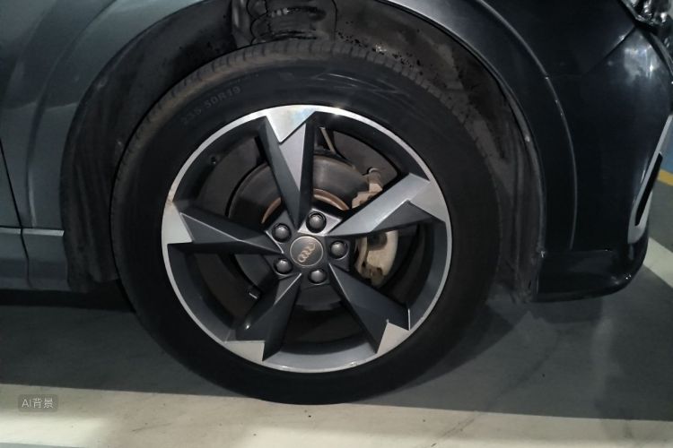 Audi Q3 2020 car image #9