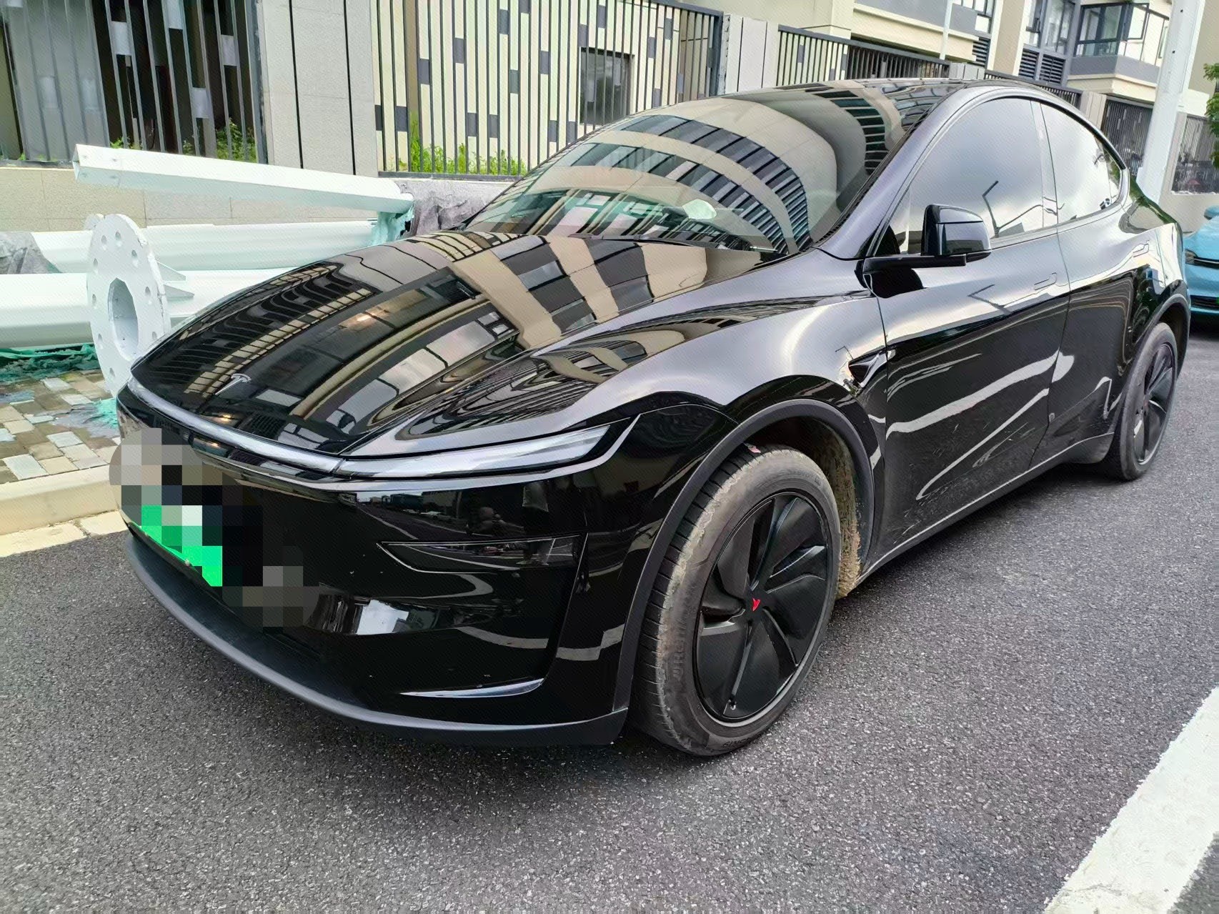 Tesla Model Y 2025 car image 