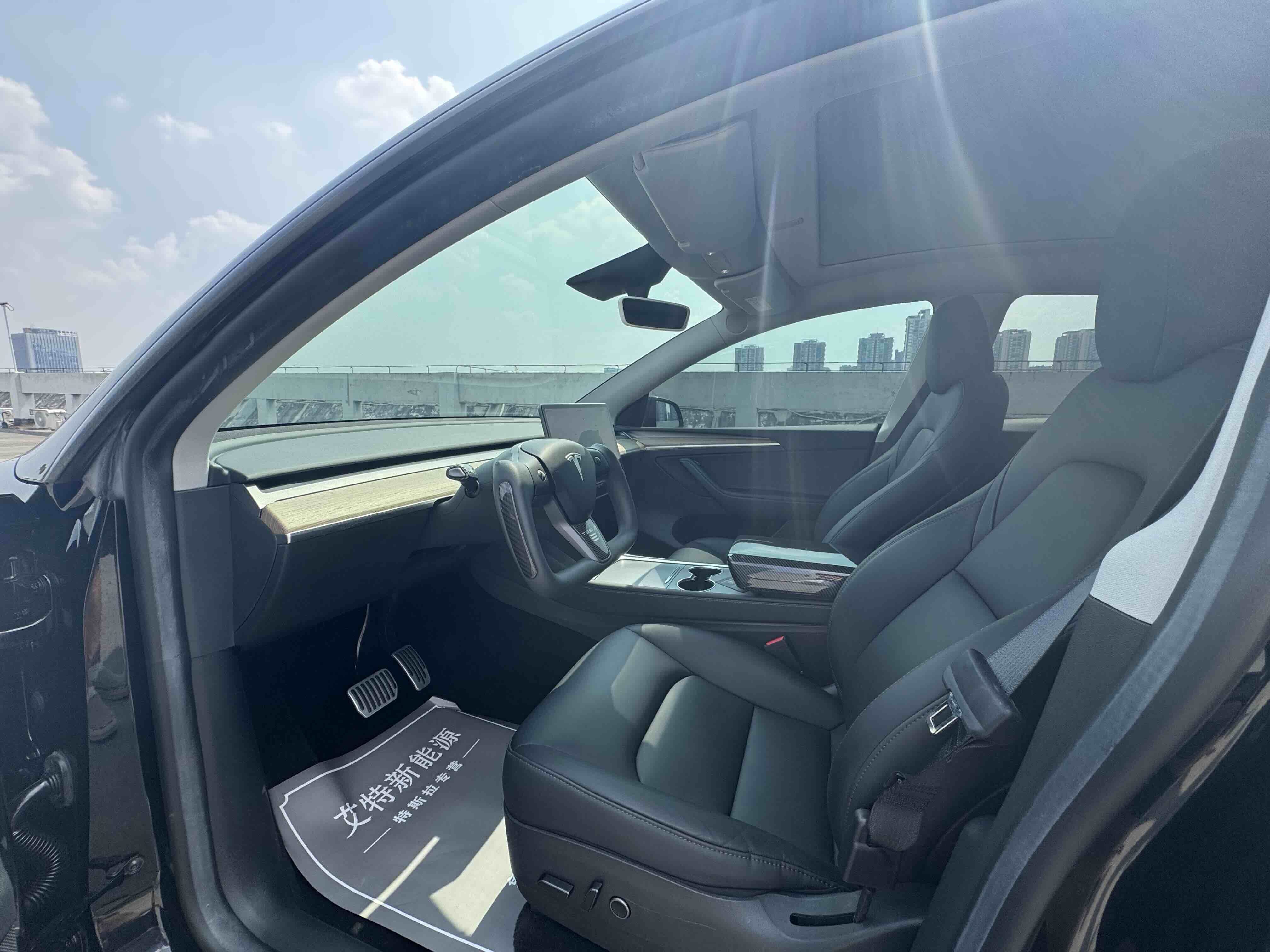 Tesla Model Y 2023 #5 Tesla Model Y 2023 car image #5