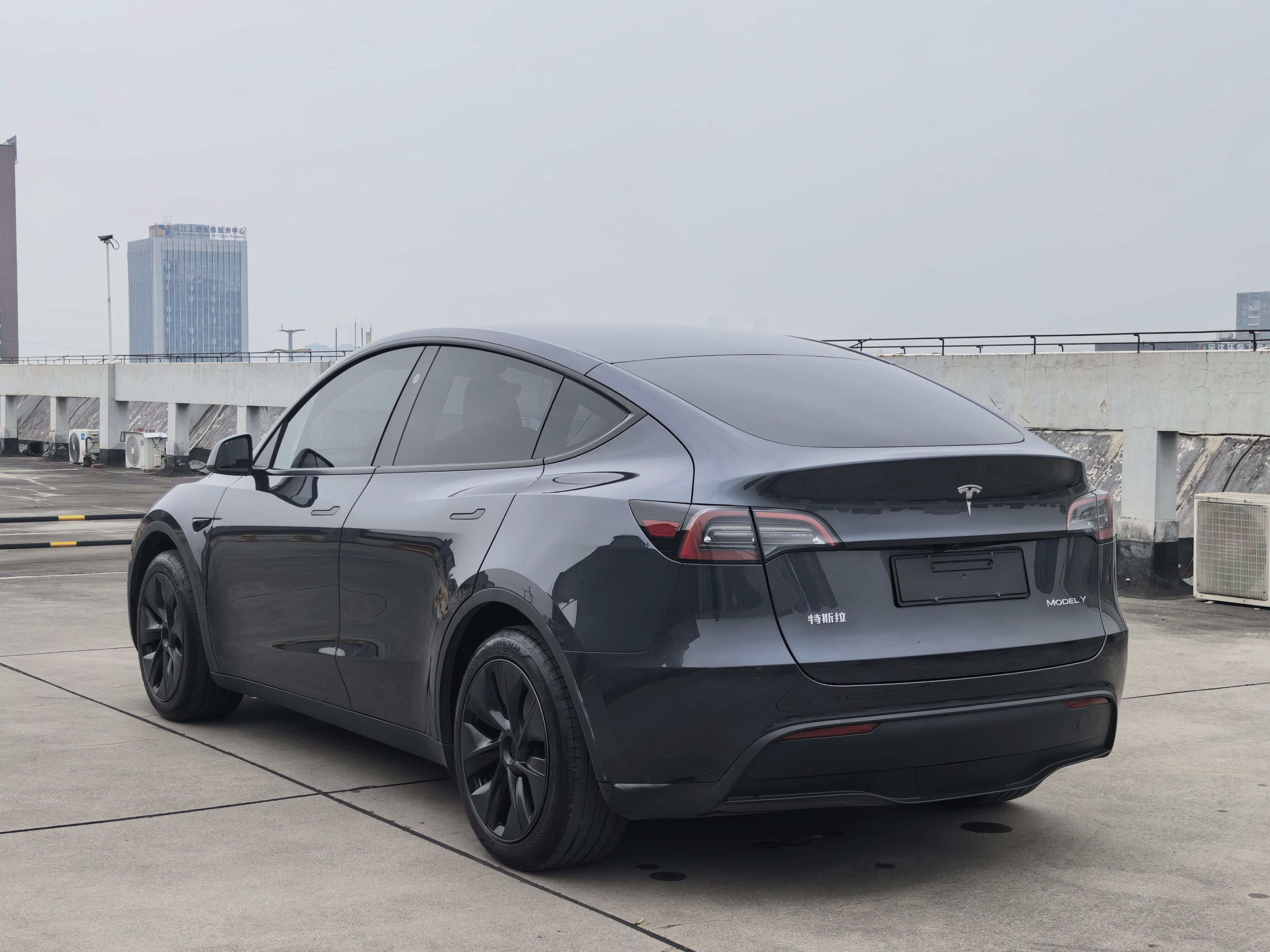 Tesla Model Y 2024 #4 Tesla Model Y 2024 car image #4